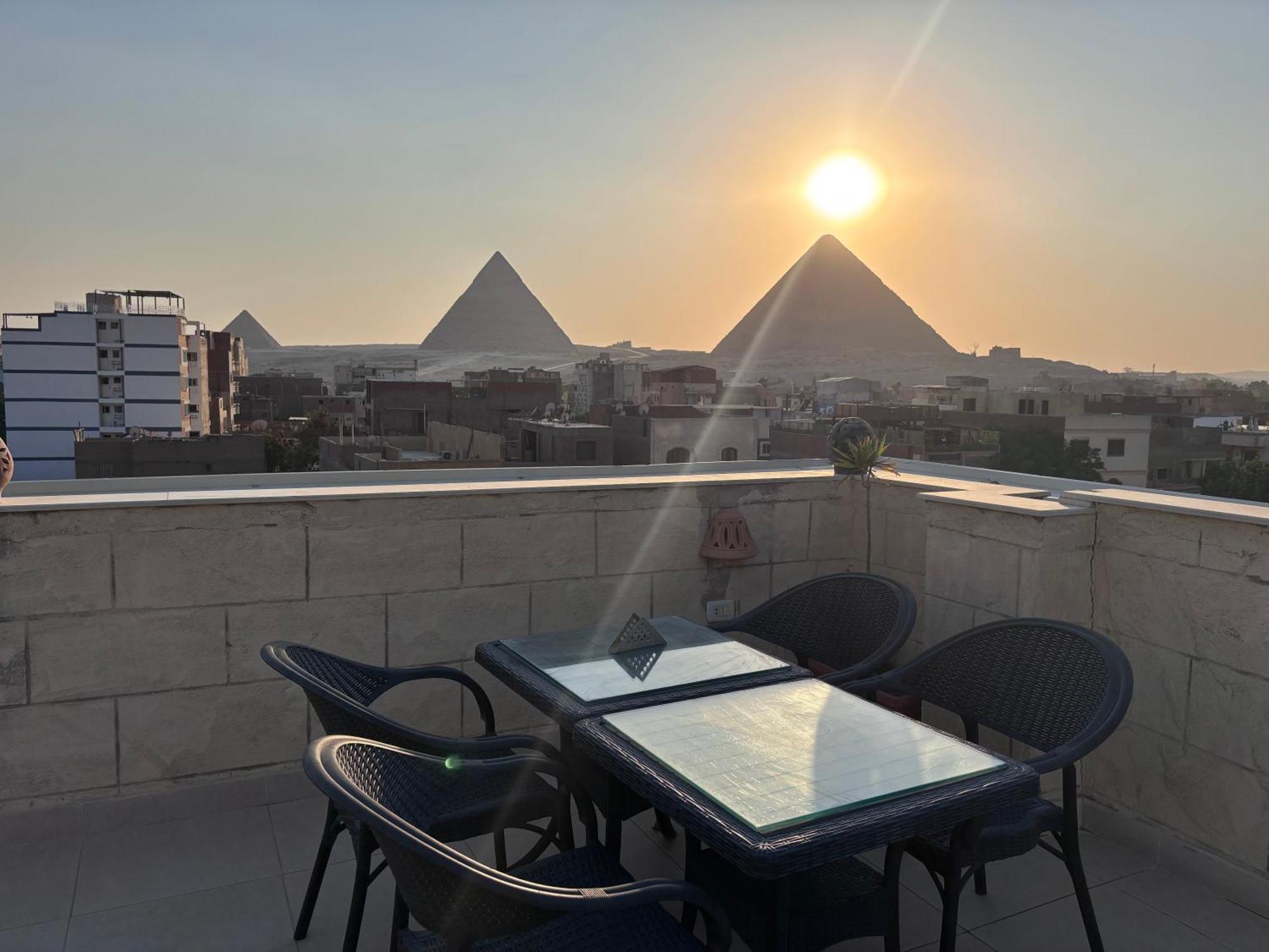 Hassan Pyramids Hotel *